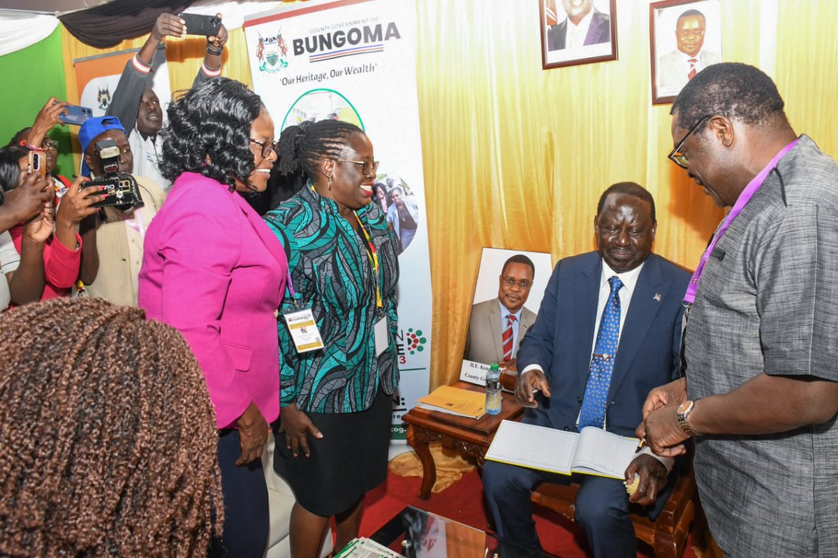 Hosted @RailaOdinga at our county stall in the ongoing @DevConKE in Eldoret It was refreshing to hear the Former Premier acknowledge devolution strides that Bungoma has made observing major achievements in Agriculture, infrastructure and Health
