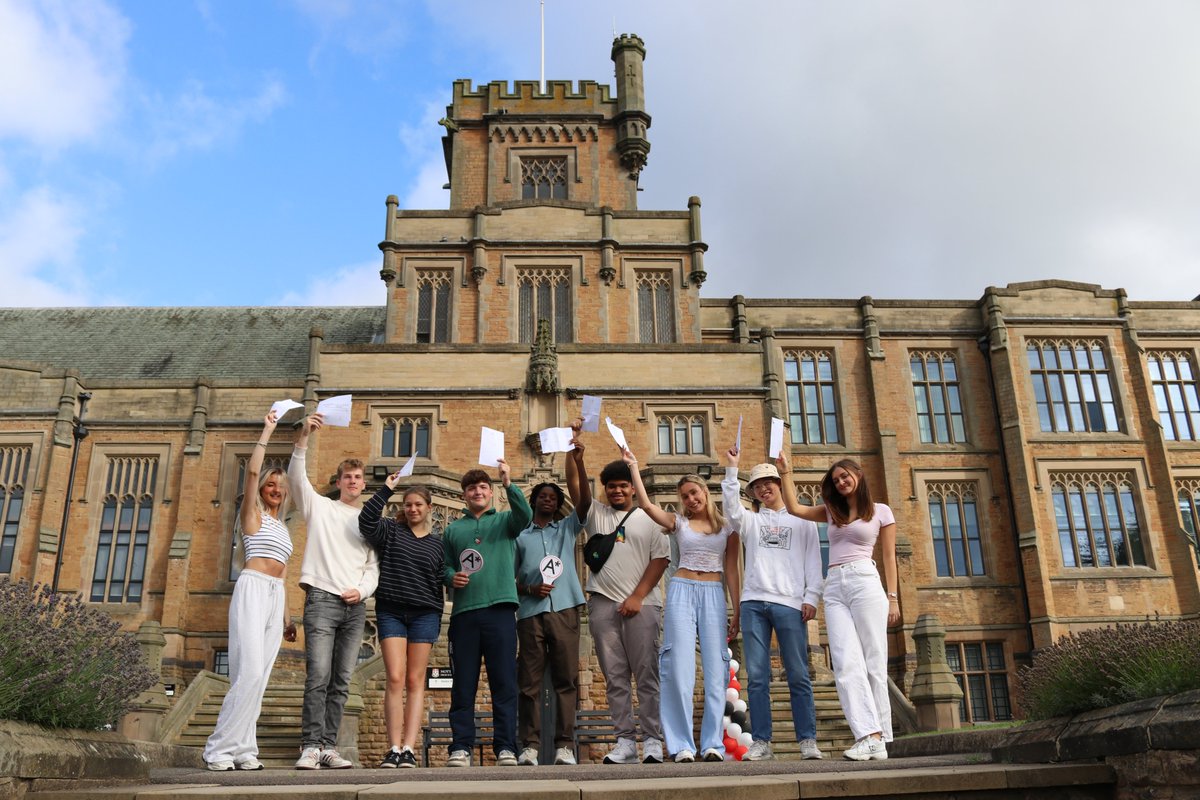 Congratulations to everyone who collected their #ALevelResults today 
nottinghamhigh.co.uk/nottingham-hig…