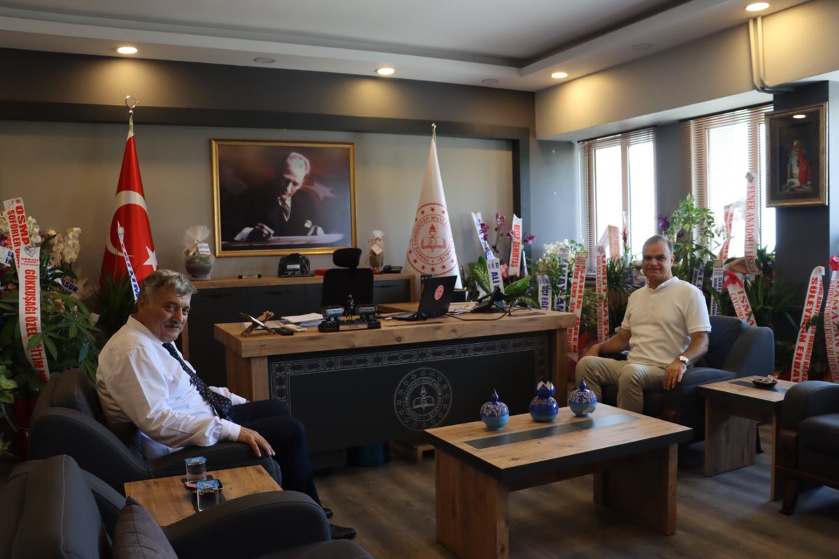 Milli Eğitim Bakanlığı Müfettişi Sn. Hanefi Sayın, İl Milli Eğitim Müdürümüz Sn. Osman Bozkan’a yeni görevine başlaması dolayısıyla hayırlı olsun ziyaretinde bulundular.

Nazik ziyaretleri için teşekkür ederiz.