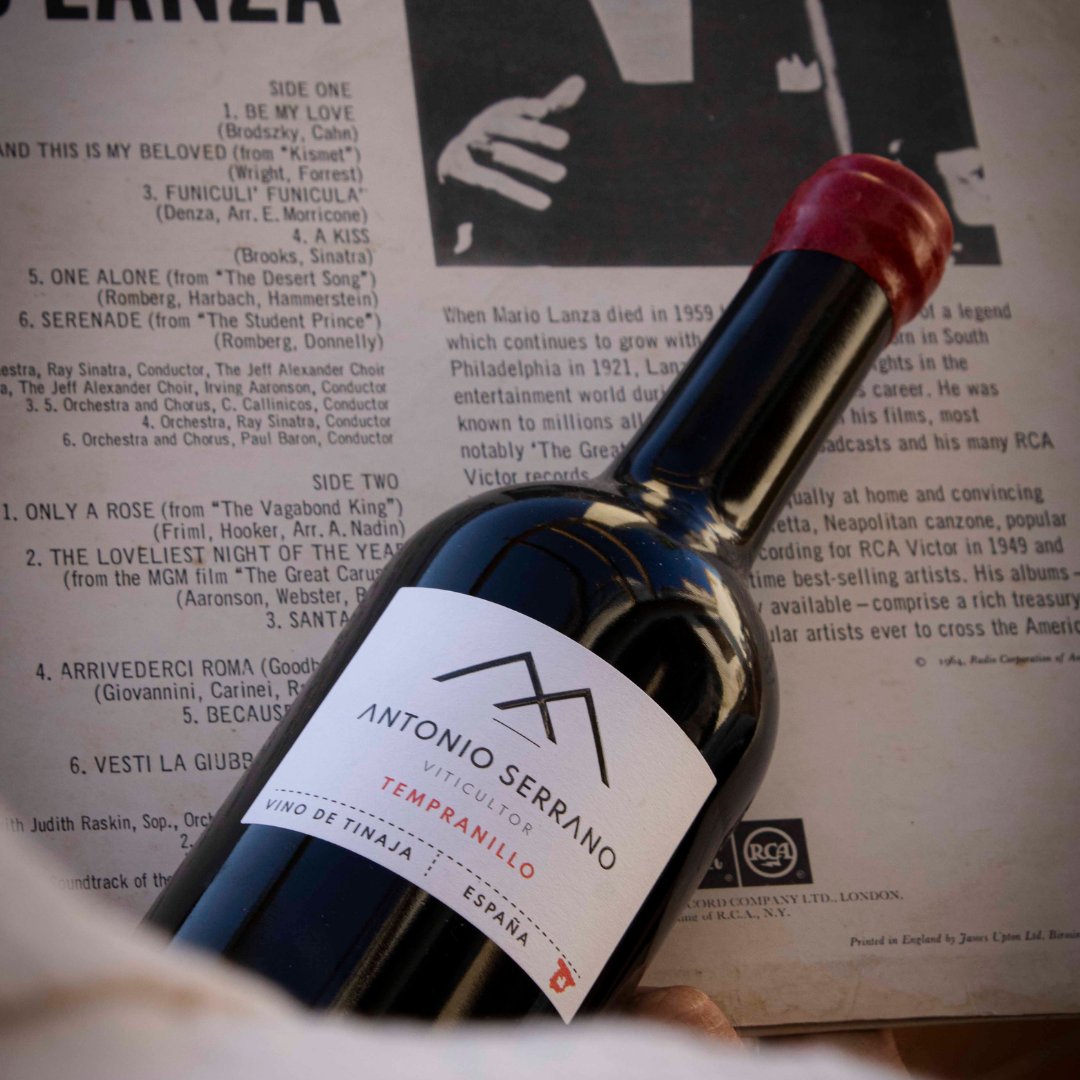 Este vino tiene esa elegancia propia de los grandes. Un viñedo excepcional, en altura, bien trabajado. Así es la Tempranillo de Antonio Serrano.