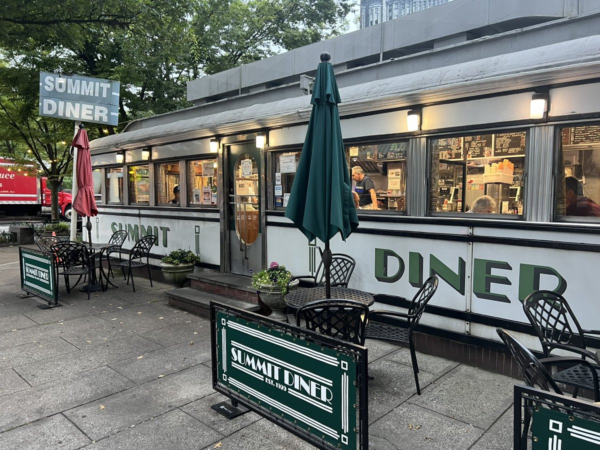 JimmyLynnDC's tweet photo. One of life's great joys .... breakfast at a great diner in Jersey. #SummitDiner #newjersey @TKGore https://t.co/h1bavBayLB