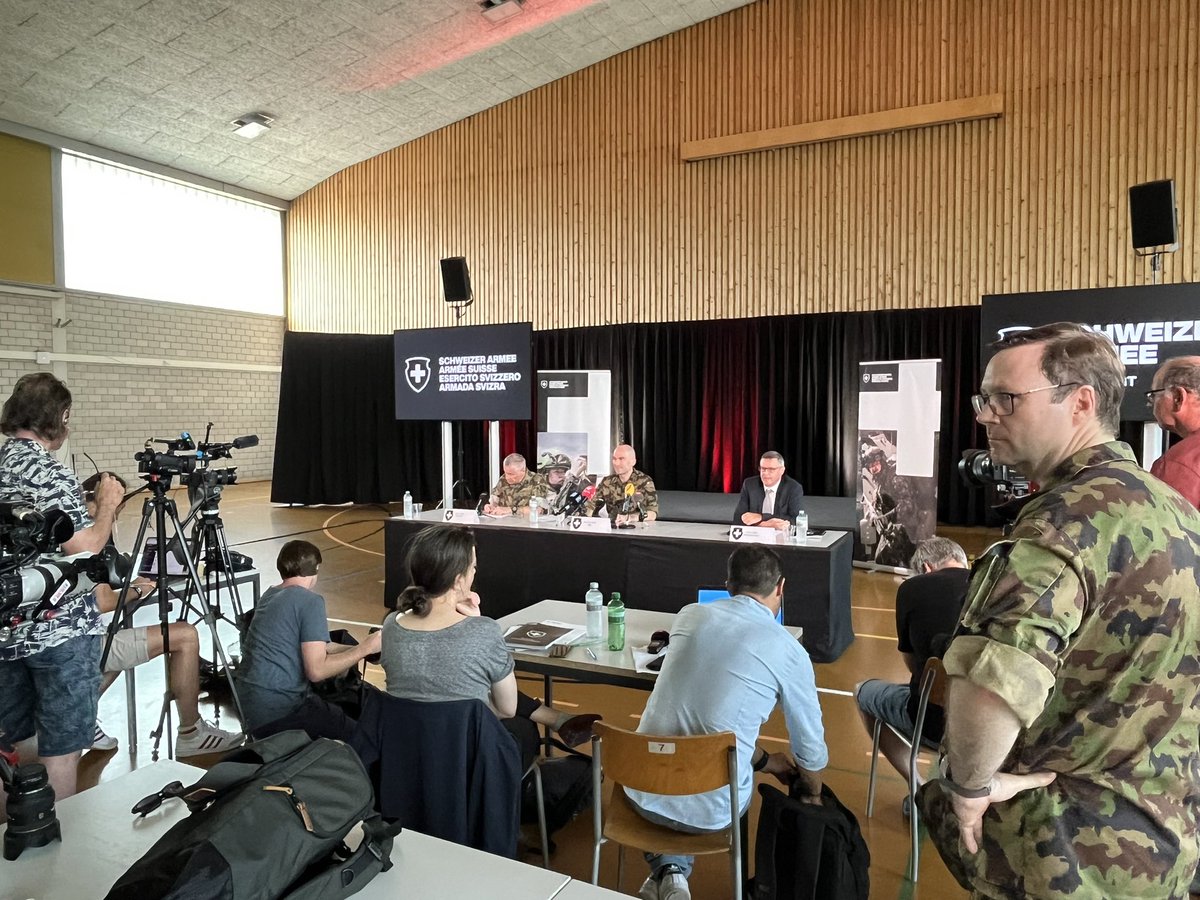 Der Chef der Armee Korpskommandant Thomas Süssli präsentiert anlässlich der #connected den Bericht „Die Verteidigungsfähigkeit stärken - Zielbild uns Strategie für den Aufwuchs“. Der Bericht definiert drei Schwerpunkte und zeigt die Kosten auf.