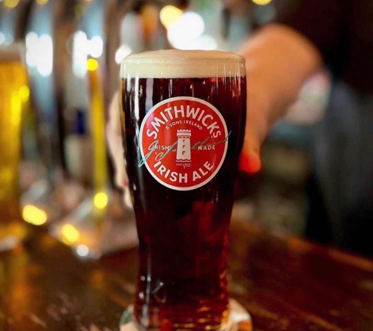 TheAuldDub_'s tweet photo. Quench your thirst here in The Auld Dubliner🤩

#theaulddubliner #theaulddublinerpub #templebar #dublin #dublinpubs #templebardublin #pints #irishpub #ireland #thirstythursday https://t.co/OF6wwjKNrh