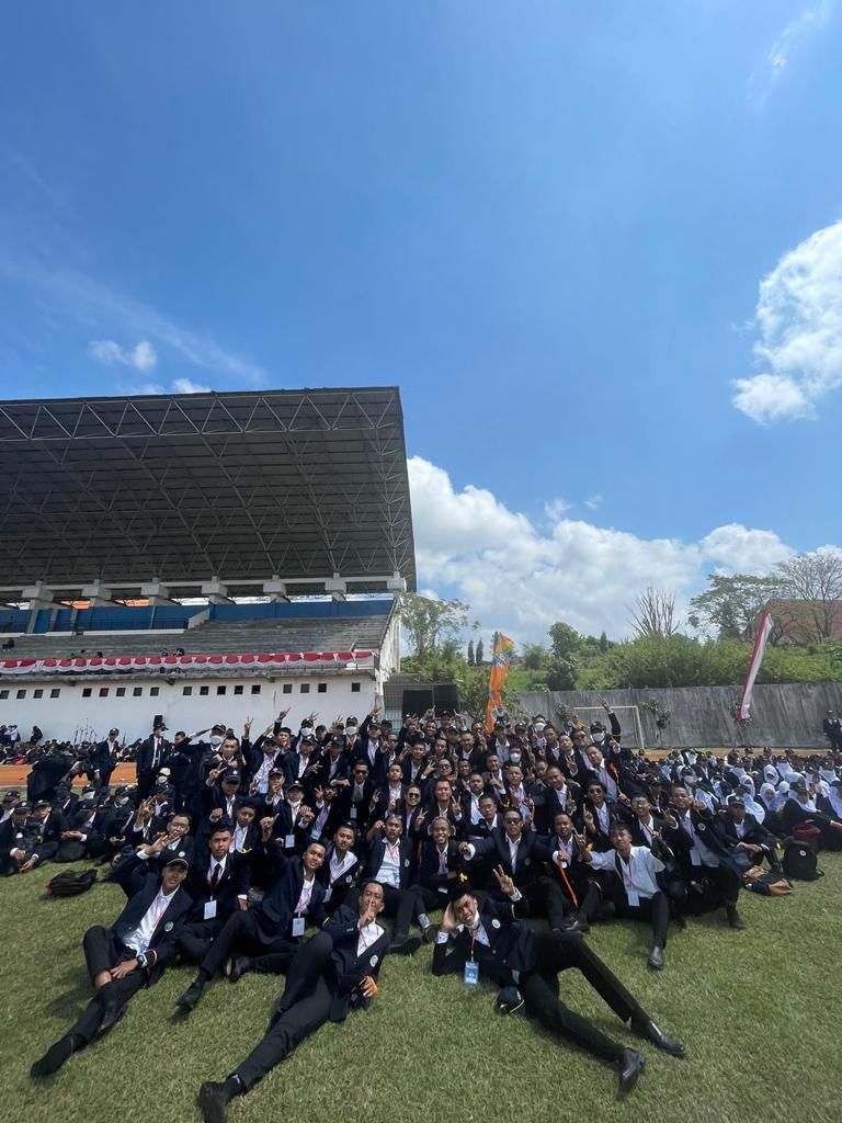 Luqmanullll's tweet photo. Day 1 PKKMB UM
MELEDAK
@BEMUMOfficial
@UM_1954 
#Day1PKKMBUM2023
#PKKMBUM2023 
#MabaUM023 
#RestorasiAsa 
#BEMUM2023 
#UMtheOnlyOne
#SahabatMahasiswa
#LaskarDewantaraMuda
#universitasnegerimalang 
#NalendraMudhaReksabhuana
#DirgahayuRepublikIndonesiaku https://t.co/rrHiEN0HK3