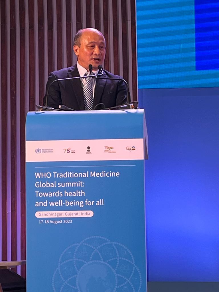 TCIHCoalition's tweet photo. Dr. Kim SungChol, Head @WHO Traditional, Complementary and Integrative Medicine 🔊 providing preliminary results on @WHO's  3rd global survey on #TraditionalMedicine. 🌐

📍1st @WHO Global summit on #TraditionalMedicine.  

#G20India https://t.co/j95pDq1DKm