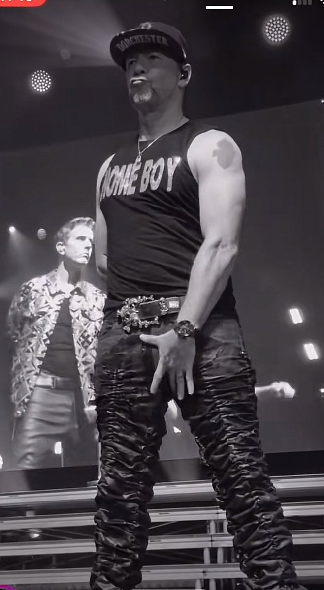 armysux13's tweet photo. How in the hell is @DonnieWahlberg 54 years old!?! 🤤 🤖❤️♾️ I can’t wait to see this man in 56 days! Happy Fucking Birthday Captain!!!! #blockhead #nkotbcruise2023 #twug #bhlove https://t.co/Ec2Eg1wBvW