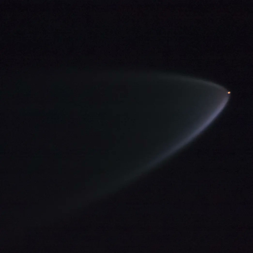 colonrafa's tweet photo. Mi primera captura de un lanzamiento de SpaceX visto desde Santo Domingo

Segunda etapa del cohete Falcon 9/ Starlink 6-10 colocando en órbita estos últimos satélites.

#spacex #starlink #astrodom1
#satellites #canon #aerospace https://t.co/8zkUkbfNi1