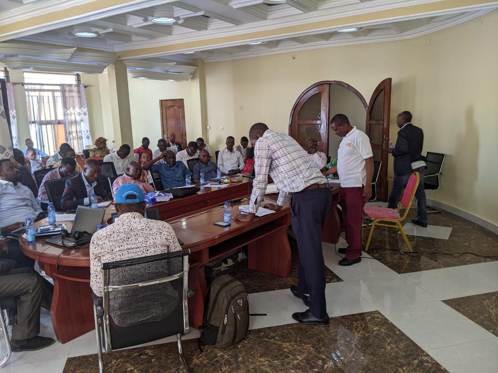 AnneSalma3's tweet photo. La team@lesailesducoeur Tanganyika prends part à l'atelier des parties prenantes sur la  #participation des jeunes dans la #sphèrepublique/politique et les #processusdepaix dans le Tanganyika organisé par @UNFPA @UNHCR @ailesducoeur1

PAS UN PAS SANS LES JEUNES https://t.co/NagAQgFVAR