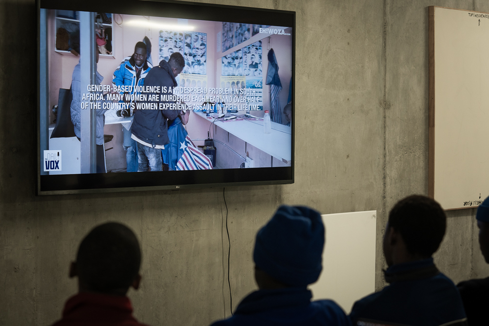 ehwoza's tweet image. Lights, camera, plan! 🎥 

@IkamvaYouthSA learners began their first lesson by learning the art of storytelling, and they also had an opportunity to watch documentary films🎥 created by previous groups. Following the lesson, students began to 🗒️plan their documentaries.