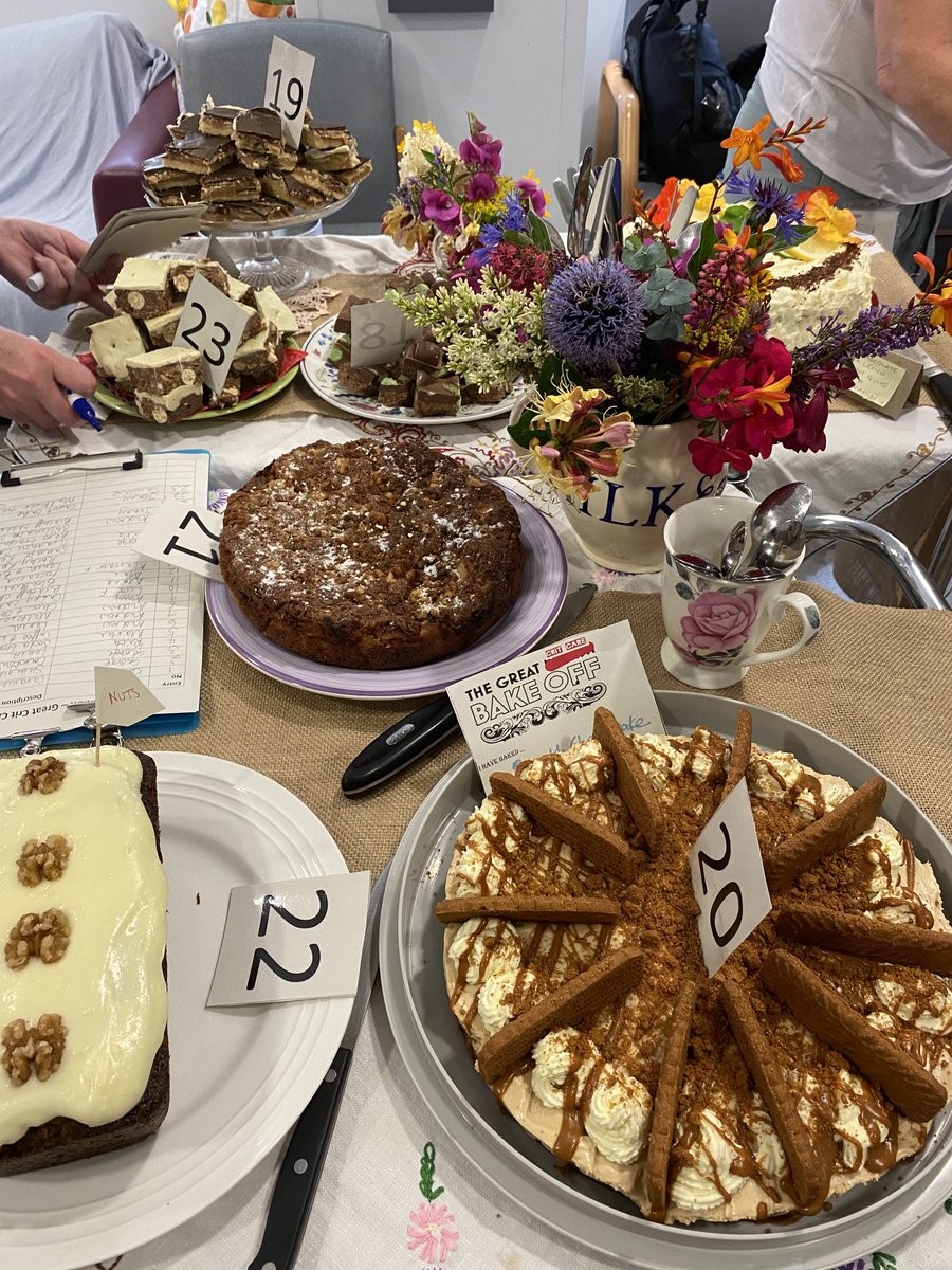 riecriticalcare's tweet image. ⁦@riecriticalcare⁩ have been enjoying its inaugural charity bake off today - so many tasty treats and talented staff 🧁🙌🏻😊 #sugaroverload