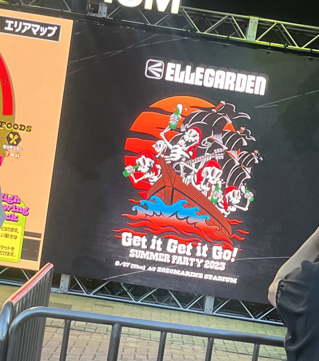 GUMi_BiSH's tweet photo. ELLEGARDENさんのZOZOマリンスタジアムでのライブに参戦。
野外で移ろう空の下、風通しのいい時間過ごさせていただきました。
ライブって沢山の意思でできているなと実感。
皆さん輝いていてとってもかっこよかったです。
(1枚目は会場までの道で撮った空) https://t.co/YobCs2AFRg