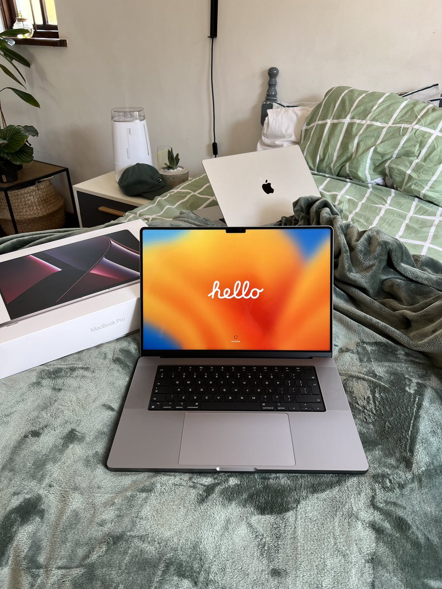 pottie41's tweet photo. Baby got a new Mac. Guess who’s setting it up 💻🙌  #thatnewapplesmell https://t.co/9Vo0e4GnSE