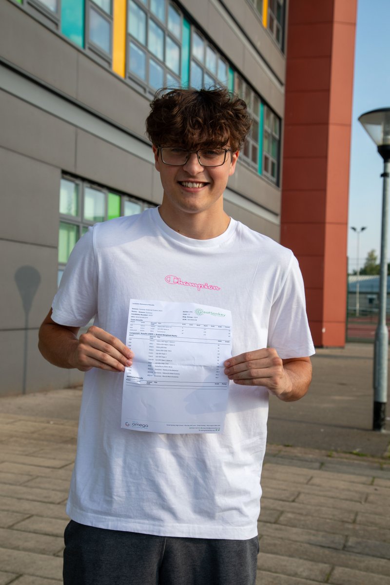 GreatSankeyHS's tweet image. Ryan has impressed with his grades of A, A*,A* in History, Law and Economics. He will take up a place at the University of Cambridge to study Law!