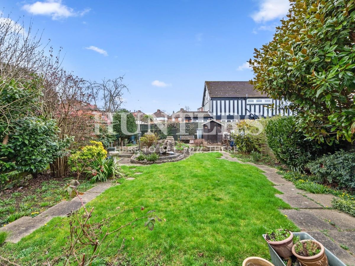 FOR SALE 🔐

📍 Colindeep Lane, London, NW9
A chance to own a timeless piece of architecture with this four bedroom semi detached residence 🏡
Tenure: Freehold

📞 Call us now on: 0207 431 4777