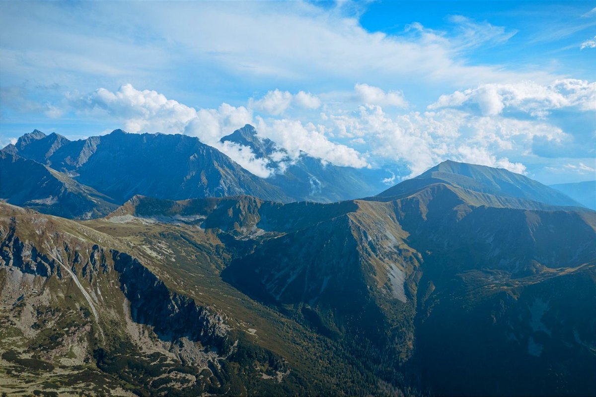 PashaKuprevich's tweet photo. Hi. I travel and search with a metal snitch. Visit me on Instagram @pozirk_u_daleczyn.
In the photo of the Tatra Mountains in Poland, a boulder with the image of a cross of the 10th-13th century near the village of Kameno Vileisky district of Belarus, a two-denary of 1570 of the https://t.co/AZ1b4XZGDK