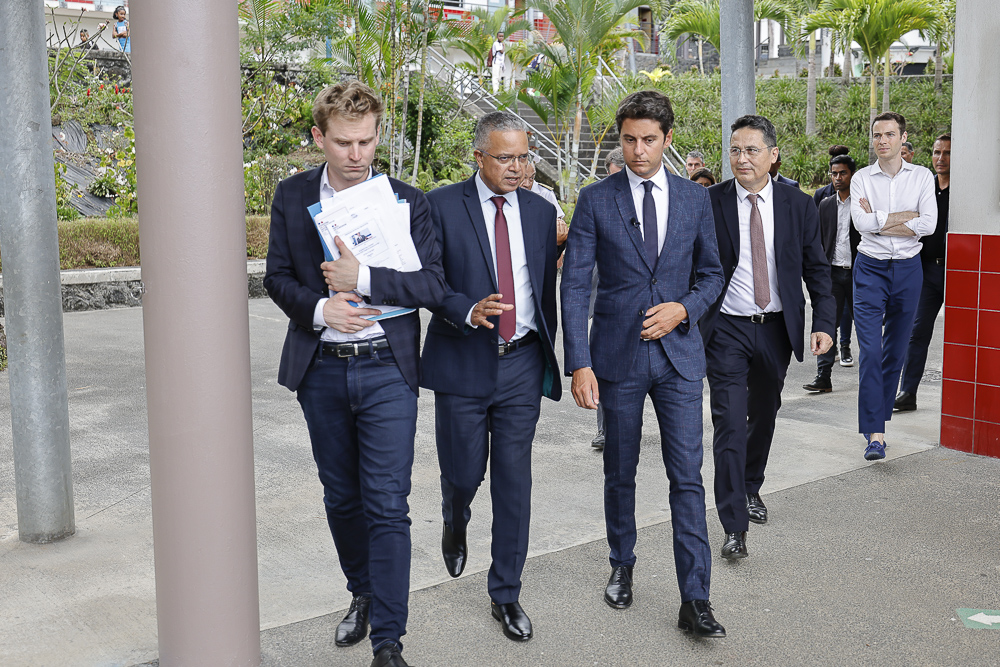 [ 🤝 Visite ministérielle - Rentrée scolaire 2023 ]
2ème jour de visite du Ministre de l'Education et de la Jeunesse, Gabriel Attal à La Réunion : Le Département présente les initiatives des collèges.
infos : bit.ly/3qBeqgo