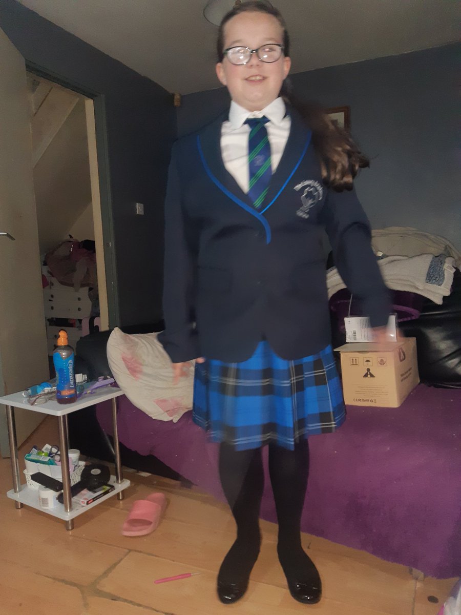 StaceyW08312464's tweet photo. My beautiful daughter naomi in her high school uniform she's growing up to fast x https://t.co/C5naZwj29x