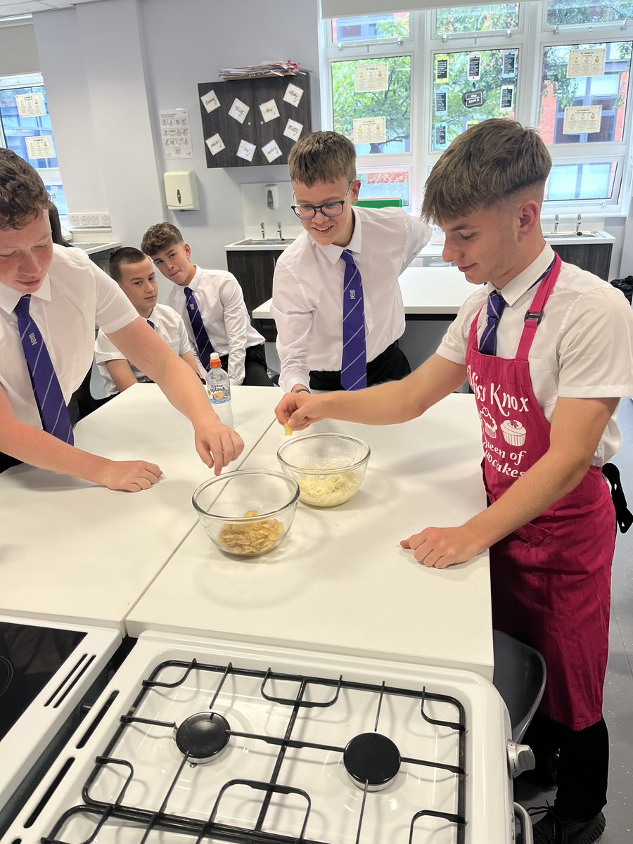 Today our S3 pupils were learning about the importance of elmulsifiers as part of their functional properties unit! Here are a few pupils taste testing our home made mayo! 🥚🍽️