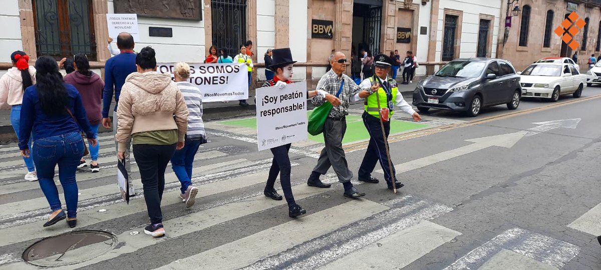 QuadratinVial's tweet photo. #QuadratínVial | Tránsitos concientizan a automovilistas el paso seguro de peatones en el Centro Histórico de Morelia, por el #DíaMundialDelPeatón.   

📷: Cecilia Sierra/Quadratín https://t.co/WPBWmYCtiZ
