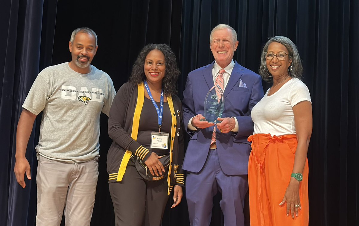 OODpgcps's tweet photo. 👨‍🏫Dave Zahren has been a part of our @pgcps family for 50 years! The @OPLLpgcps team loves and appreciates his annual@time and dedication to our new colleagues @pgcps_peip. @CoachKHolden14 #PGCPSProud #PEIP2023 https://t.co/eIGJrOMcBl