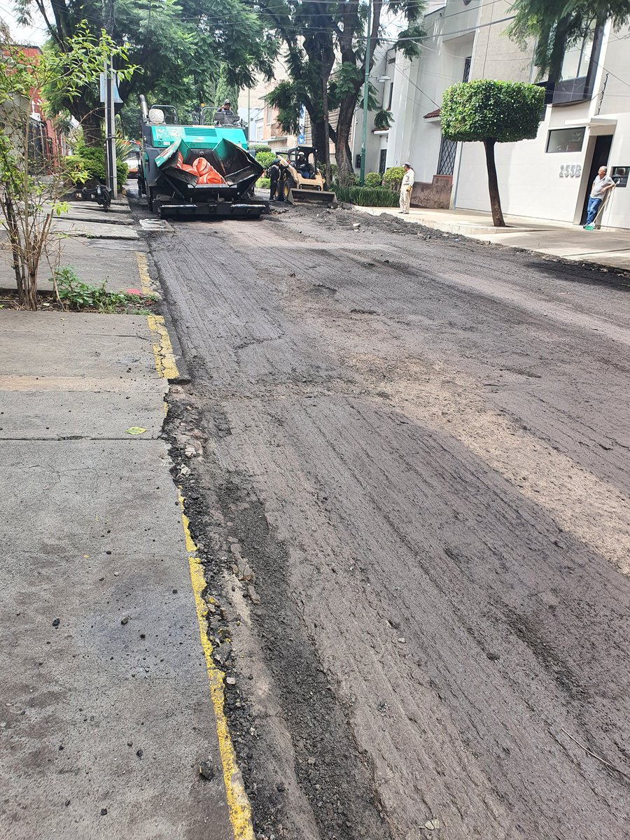 MCOVIAN's tweet photo. Gracias Alcalde @STaboadaMx en mi calle #NoMasBaches 
@BJAlcaldia 
#Narvarte https://t.co/r9vj1fKVtx