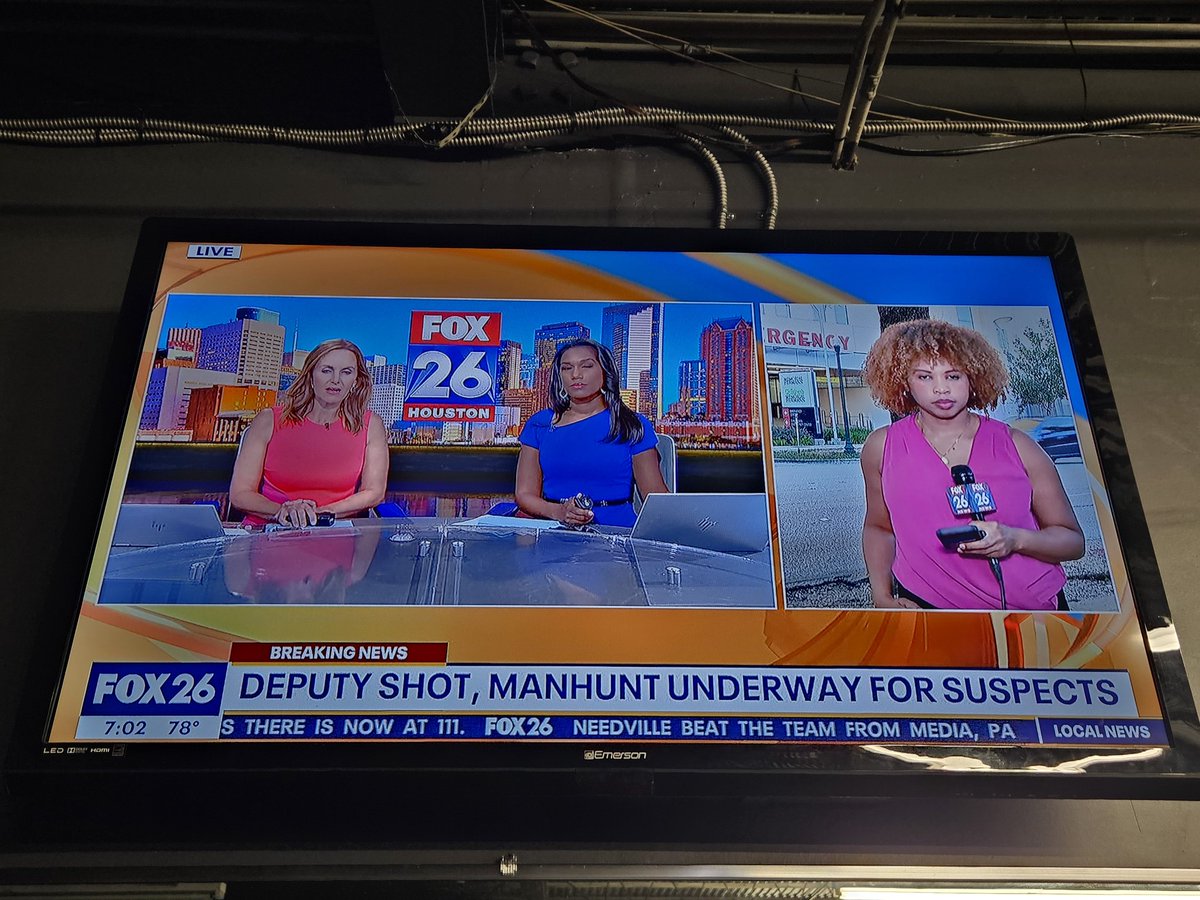 hardcorespin's tweet photo. I wake up everyday 4am-10am to @FOX26Houston with @SallyMacFox26 @linadeflorias @Fox26Mike @NateGriffFOX26 @MelissaFox26 along with @ChelseaFox26 @ShelbyRoseTV @Fox26Heather @DeniseFOX26 Tune in now to catch up on the greatest news show or 12pm. #GloryFitness #1Fox26NewsFan https://t.co/V6K4TExX15