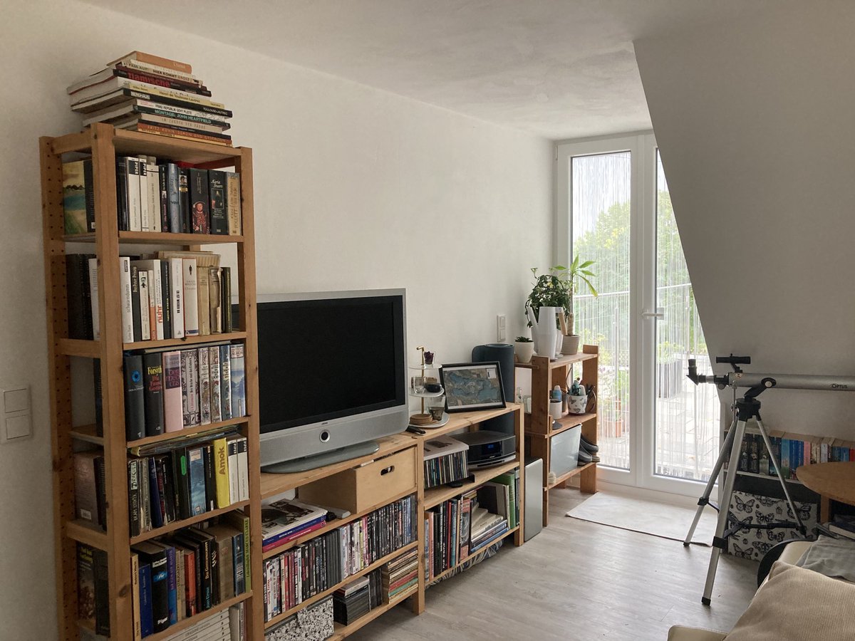 anddeks_HAS's tweet photo. Habe aus Gründen demnächst noch einiges an Büchern unterzubringen. Diese Wand bekommt also endlich ihr Upgrade. Stay tuned. https://t.co/TNJdF5kmEl