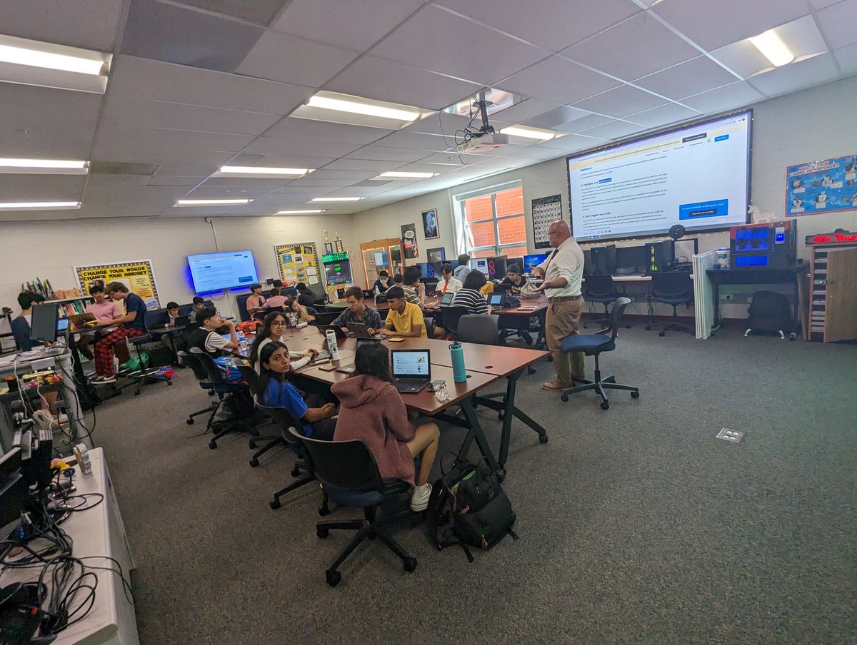 Thanks <a href="/BenR_EDU/">Ben Rodriguez</a> for coming into class to help talk about the importance of linkedin and getting experience while in HS!
<a href="/District128/">District 128</a> <a href="/D128Union/">D128Union</a>