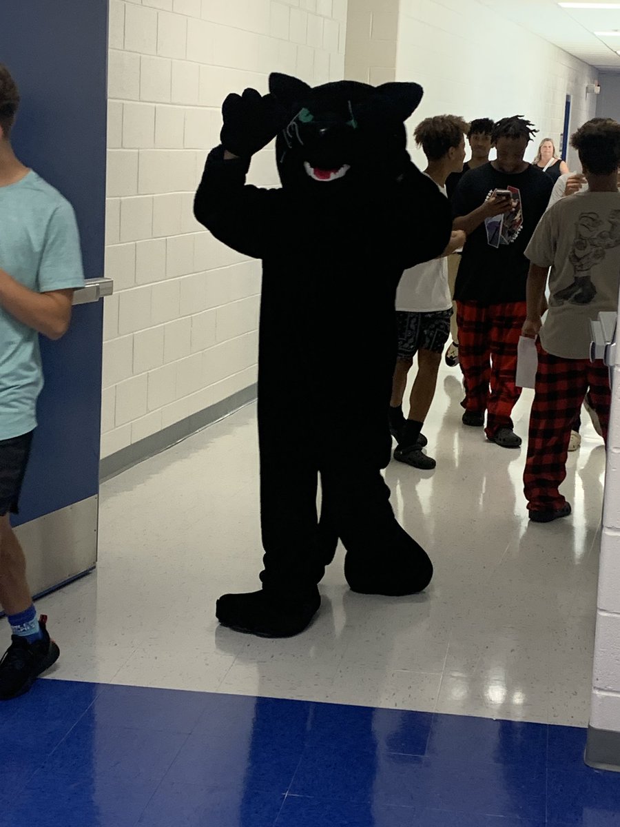 sdhudspeth's tweet photo. @HughesMSFCPS Open House!!  We are super excited to welcome students and their families this afternoon! 
#welcomebacktoschool
@PrincipalMizell 
@FCPSRegion1 
@fcpsnews https://t.co/oO0jQMU9l1