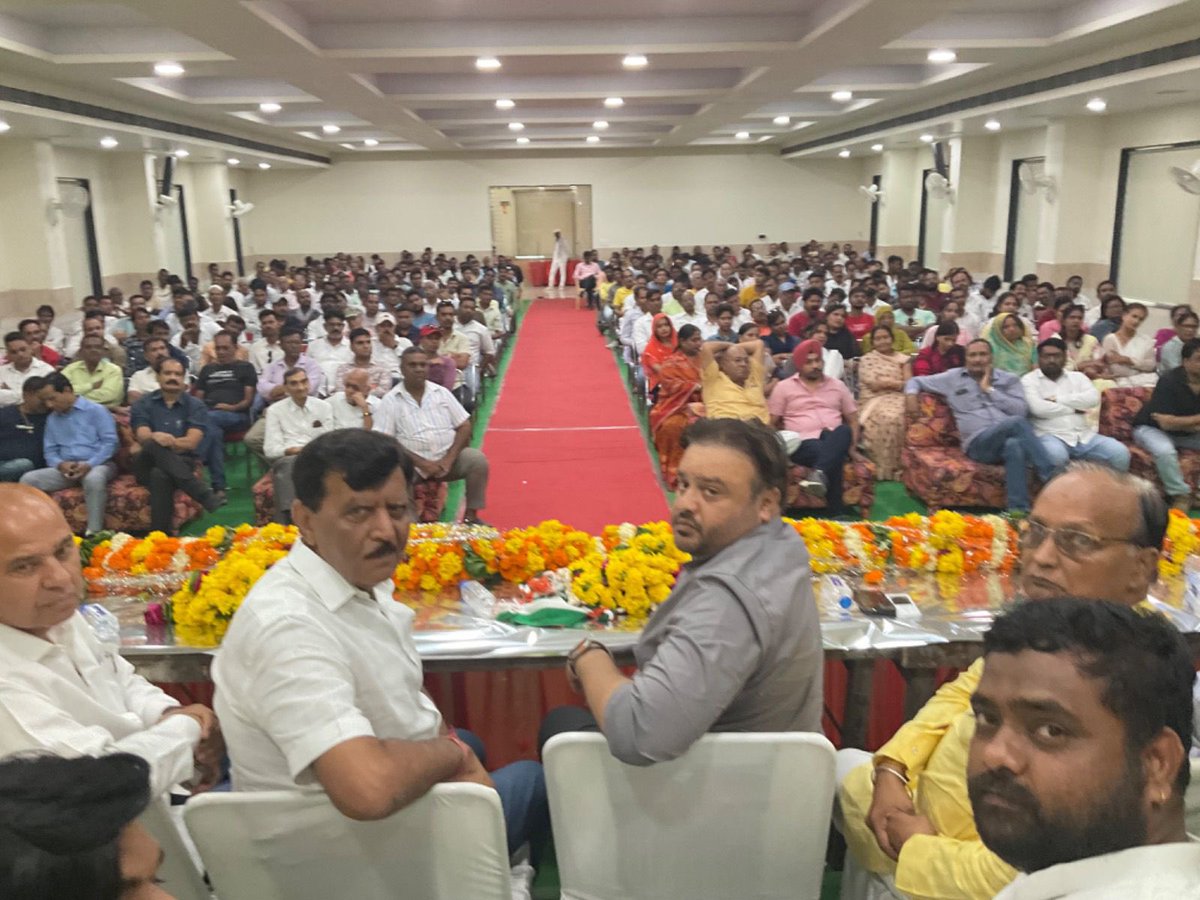 IG_Gohil_'s tweet image. Meeting with #kota city-district INC leaders &amp;amp; office bearers ,nagar nigam parshad &amp;amp; frontal organaisation
@kcvenugopalmp @ashokgehlot51 @Sukhjinder_INC @GovindDotasra