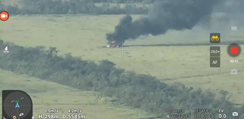 kardinal691's tweet photo. The actual moment of the downing of the #Ka_52 by fighters of the "#Magura" brigade in the southern direction.

#ukraine #putinisamasskiller #putinisawarcriminal @kardinal691 https://t.co/mEGozioXIz