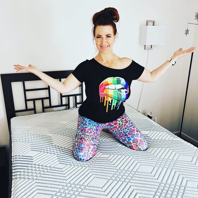 Guess what?!..You can help me out...this bed needs to be made. #phoebeswinger #liveyourlifestyle #podcastersofinstagram<a href="/tag/podcastersofinstagram"class="tags"><span>#podcastersofinstagram</span></a><a href="/tag/phoebeswinger"class="tags"><span>#phoebeswinger</span></a><a href="/tag/liveyourlifestyle"class="tags"><span>#liveyourlifestyle</span></a>