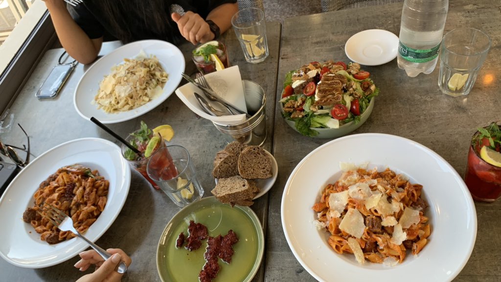 yassineselmi23's tweet image. Enjoying life the Mediterranean way 
🇹🇳🌊🪬🥗🍝🌶️😎☀️

#Currentview #FriendsTime