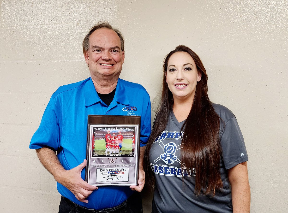 IOOFTarpon34's tweet photo. Vice Grand #HarryFuller of #IndependentOrderOfOddFellowsTarponSpringsLodge34 & Brittany Florio of #TarponSpringsLittleLeague & team sponsorship appreciation plaque for Spring 2023 season.
#OddFellows #IOOF #TarponSprings #KeepTarponOdd @harryfuller358 @IOOFTarpon34 https://t.co/vLbbqtxwRG