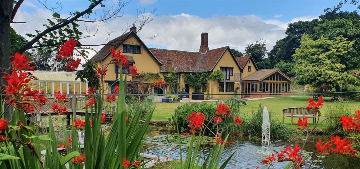 robertashton1's tweet image. Coffee, cake &amp;amp; sculpture at @PottonHallSpa  nr Westleton today, reminded me of a recent visit to @HauserWirth at Bruton. #SmartPlace #InterestingArt #GoodCake