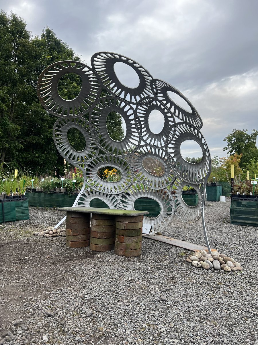 Rosyhardy62's tweet photo. Repurposed, new home, new photo opportunities @hardyplants @RobHardyPlants since 2106 this has had many reincarnations, always positive. Different bench.
#sculpture #showstructure #chalkstreams #recyle #reuse https://t.co/j7oU4e5vbT