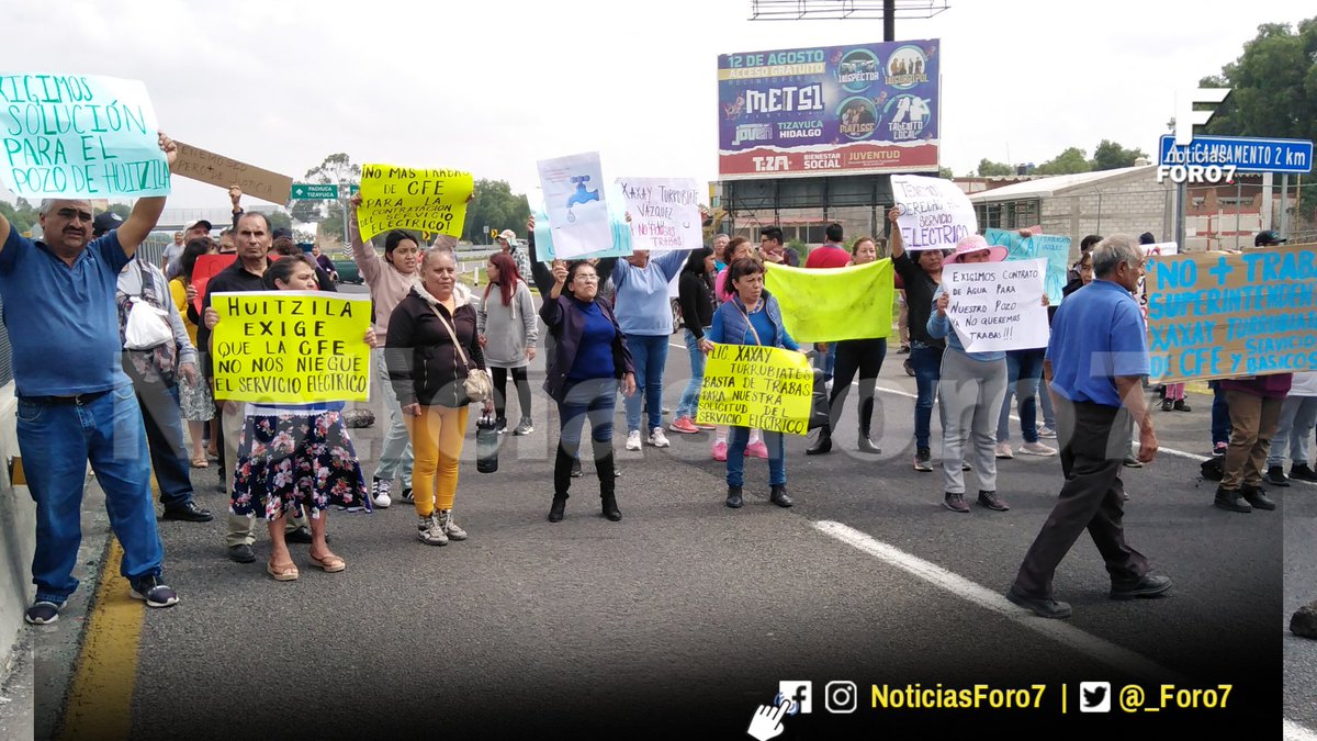 _Foro7's tweet photo. 📌 #AHora | Vecinos de Huitzila, en Tizayuca, bloquean el carril hacia Pachuca de la federal México-Pachuca, en el cruce de Temascalapa.
Tome sus precauciones.
👥 #NoticiasForo7
🗣️ #InformarParaDecidir
♻️ #ComentaYComparte https://t.co/h52n9ncghR