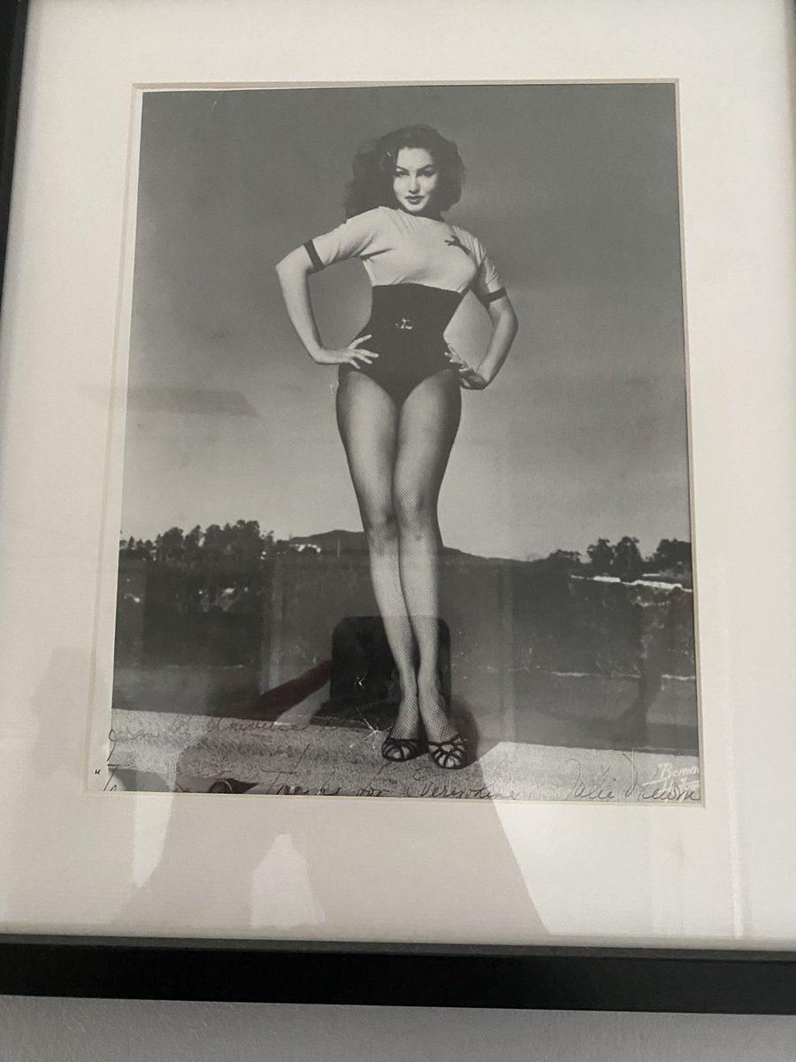 hulme7's tweet photo. @DannyDeraney “I always thought she was so statuesque” https://t.co/dPrWgRh747