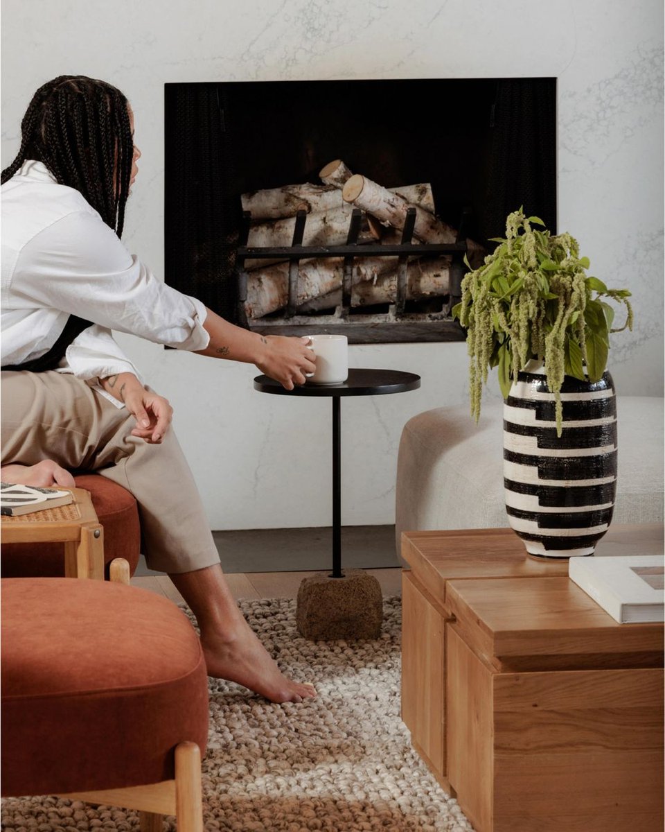 HedgeAppleInc's tweet photo. Are you ready for fall? 🍂🍁 Create a space filled with autumn hues and bring warmth and style to your living room with our latest new arrivals!

https://t.co/876IB7DkoG https://t.co/O7xfXPMqF7