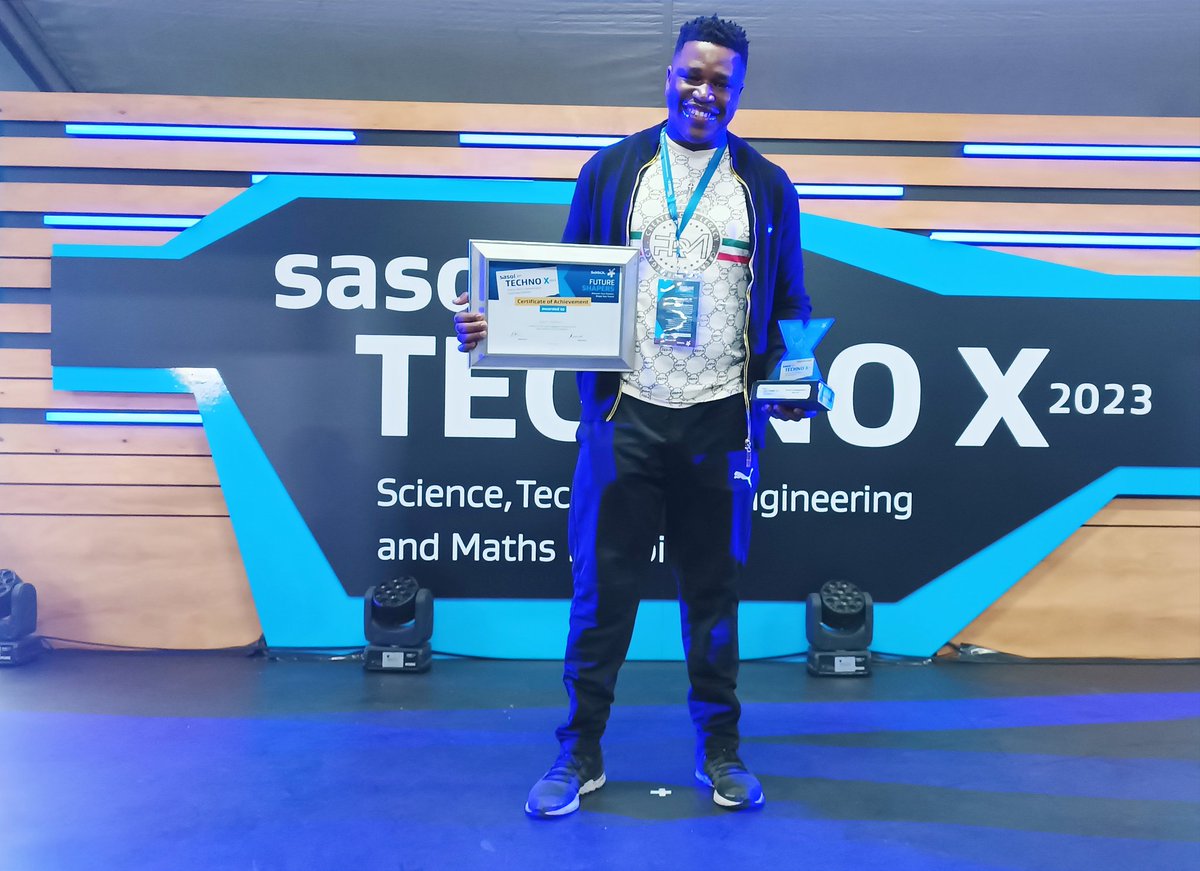 ennockmartZA's tweet photo. Won an award at Sasol Techno X 2023 

Winner of Youth Engagement Award. My name is Ennock Mlangeni and YOU DON'T KNOW ME YET. https://t.co/L4KsQSou6S