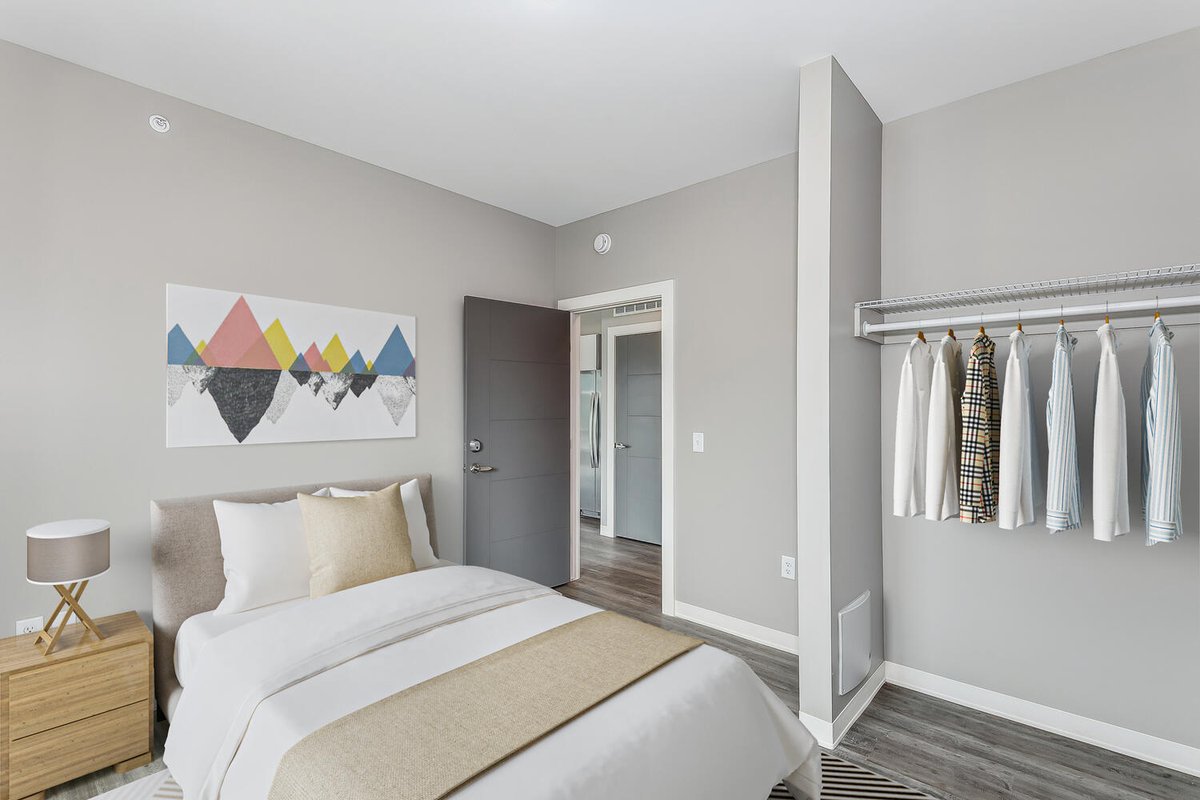 SeventeenthWsu's tweet photo. Forget ordinary; experience luxury.

When you live at Seventeenth, you live your best life. From our close-to-campus location to our quality amenities, you’ll have everything you need.

Secure your new home TODAY: https://t.co/Wme1J0ciik

#17StepsToWSU https://t.co/1NUz49nRf2