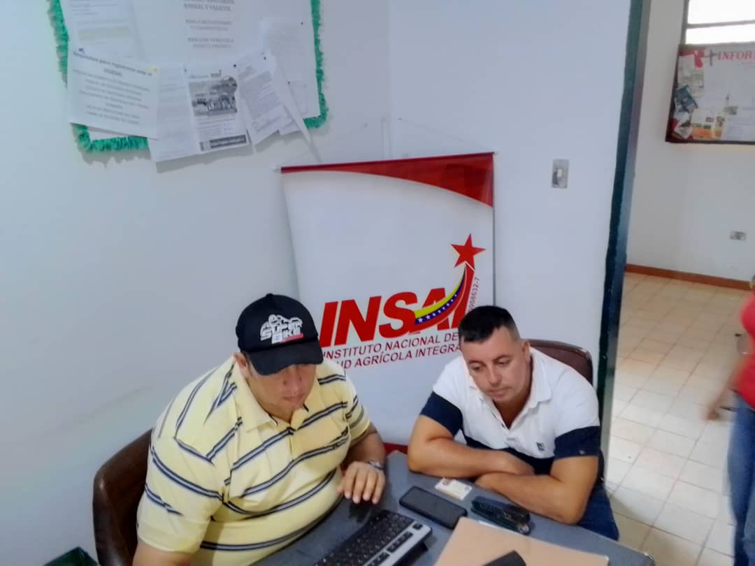 INSAI Táchira
#17DeAgosto
Oficina del Municipio Cárdenas brinda orientación para el registro SIGESAI a  Empresas y productores del Mercado mayorista de Táriba.
<a href="/NicolasMaduro/">Nicolás Maduro</a> 
<a href="/wcastroPSUV/">Wilmar Castro</a> 
<a href="/Tibisaylcastro/">yasibit</a> 
<a href="/FreddyBernal/">Freddy Bernal</a>