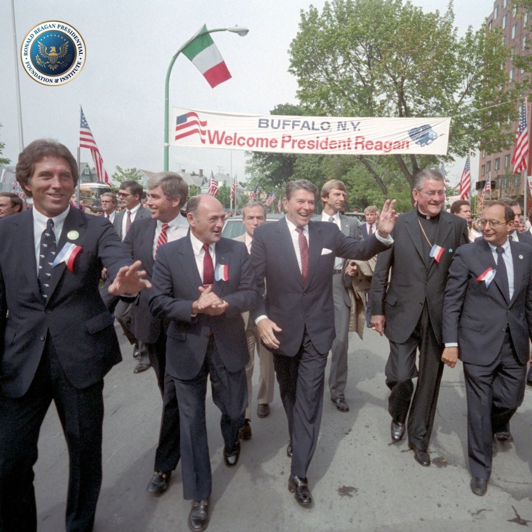 RonaldReagan's tweet photo. “It's so important to make our government leaders respond to the demands of the people, to make them reduce the role of government and restore government's legitimate functions.” #RonaldReagan #Government #GreatCommunicator https://t.co/kOd2Gz4bUT