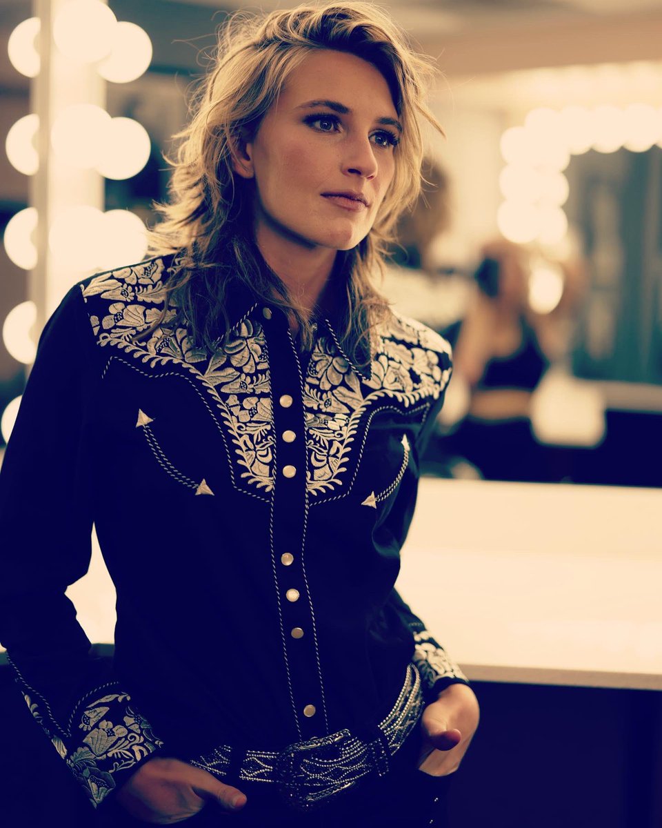 Jaxhollowmusic's tweet image. The Ryman fit! Not Featured; wicked red boots 😫 The boots weren’t supposed to be part of the final fit, find out why in my podcast interview with @JasonATBASRPod FRIDAY! 📸 : Annelise Loughead + make up by Kase Rees #jaxhollow #ryman #rymanauditorium #fasion #songwriter #rock