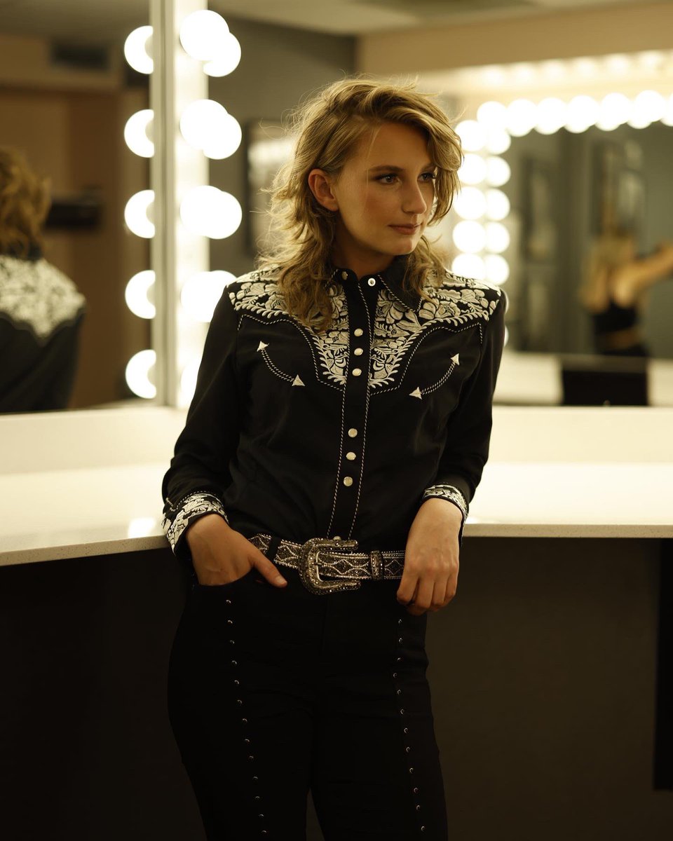 Jaxhollowmusic's tweet image. The Ryman fit! Not Featured; wicked red boots 😫 The boots weren’t supposed to be part of the final fit, find out why in my podcast interview with @JasonATBASRPod FRIDAY! 📸 : Annelise Loughead + make up by Kase Rees #jaxhollow #ryman #rymanauditorium #fasion #songwriter #rock