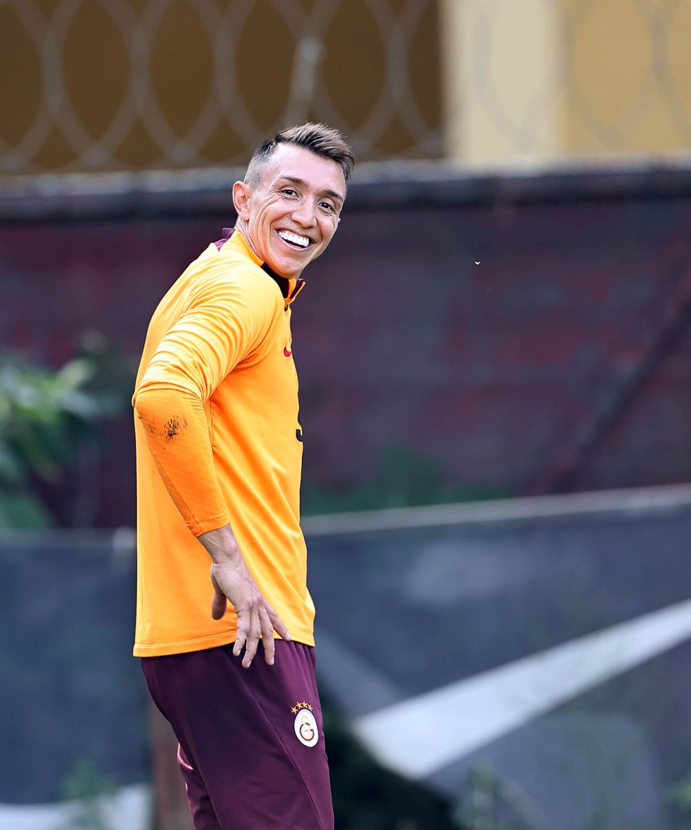 GalatasaraySK's tweet photo. 😊🦁 https://t.co/zLPgBZ6wVn