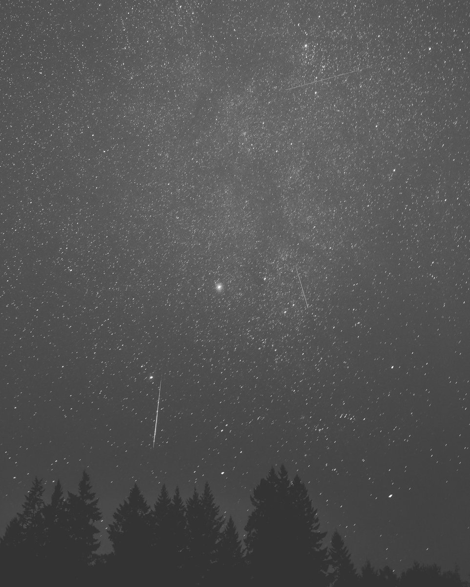 ryanblau's tweet photo. 3 meteors in one shot. Don’t forget to stop and wonder at the beauty of God.  📷💫✨☄️ https://t.co/l1jFVjOuSp