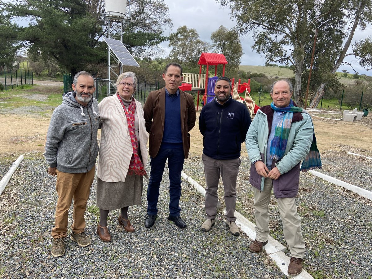 DiputadaBulnes's tweet photo. ¡Buenas noticias para los vecinos y vecinas de #Querquel - Maule! 👏🏼
Nos han comunicado que se va a extender la red de agua potable rural de Querquel, lo cual beneficiará a más de 60 familias en este sector de la comuna de Maule. El proyecto está contemplado en la carpeta de proyectos 2024. 🚰
Esta noticia nos tiene muy contentos y agradecemos la gestión del concejal Mauricio González y Pablo Luna, jefe de gabinete del alcalde y Director de Seguridad Pública 🙌🏼
En la jornada también nos acompañaron vecinos y dirigentes del agua potable APR Querquel y Andrés Hidalgo, subdirector de la DOH (Dirección de Obras Hidráulicas)💧