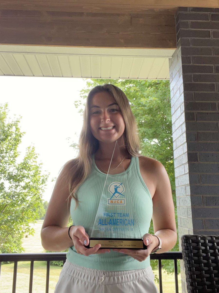 ‼️FORMER BEARS‼️

Our former bears with their All-American plaques. Thank you NFCA!!

<a href="/NFCAorg/">National Fastpitch Coaches Association</a> 

#GoBears🥎
<a href="/BobLigouri/">Bob Ligouri</a>
