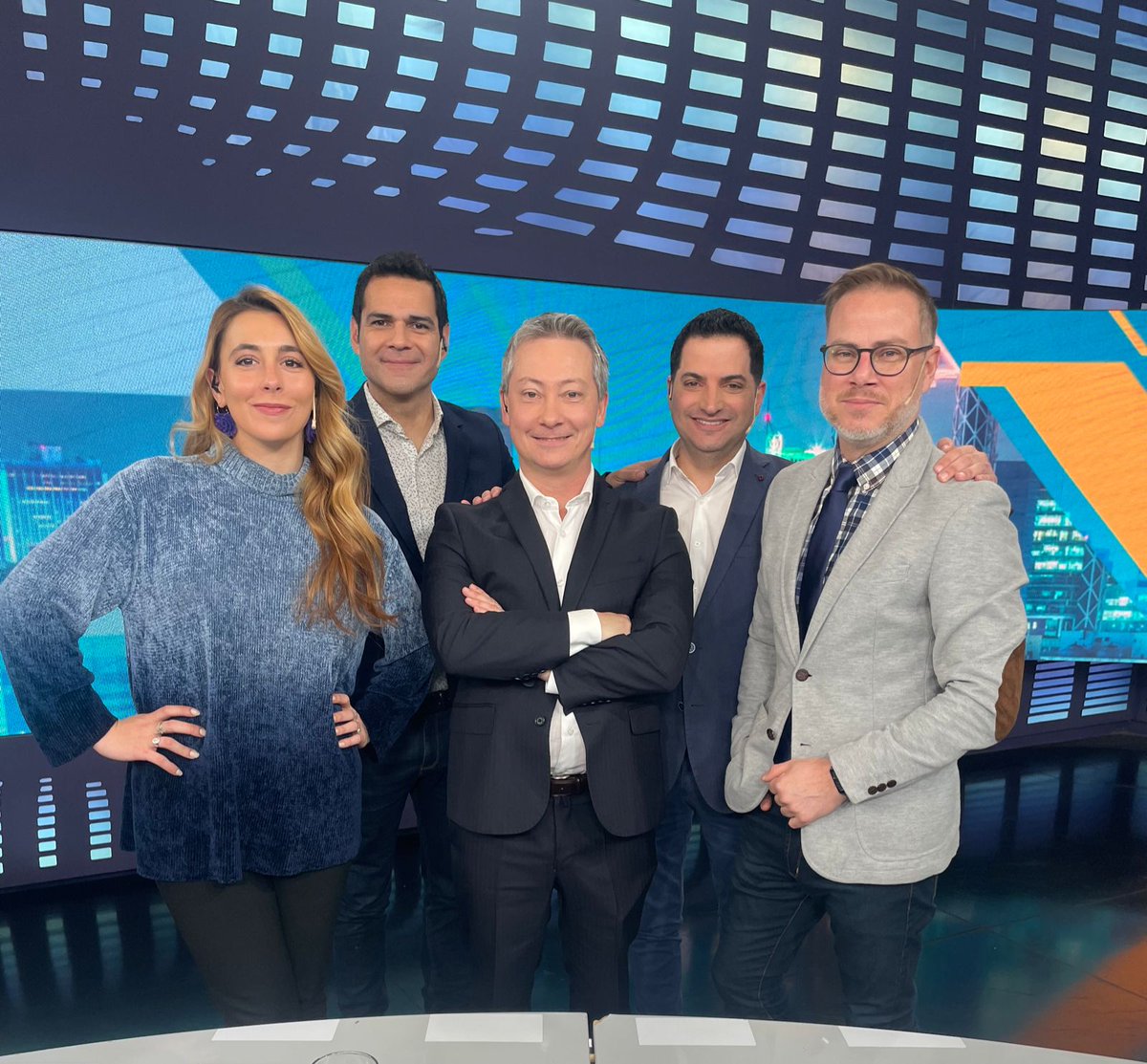 🔹 Sumate con tu foto al #NoticieroAM. Contanos qué estás haciendo y la compartimos en vivo, junto a @pabloferblanco y todo el equipo. 📺 En LN+.